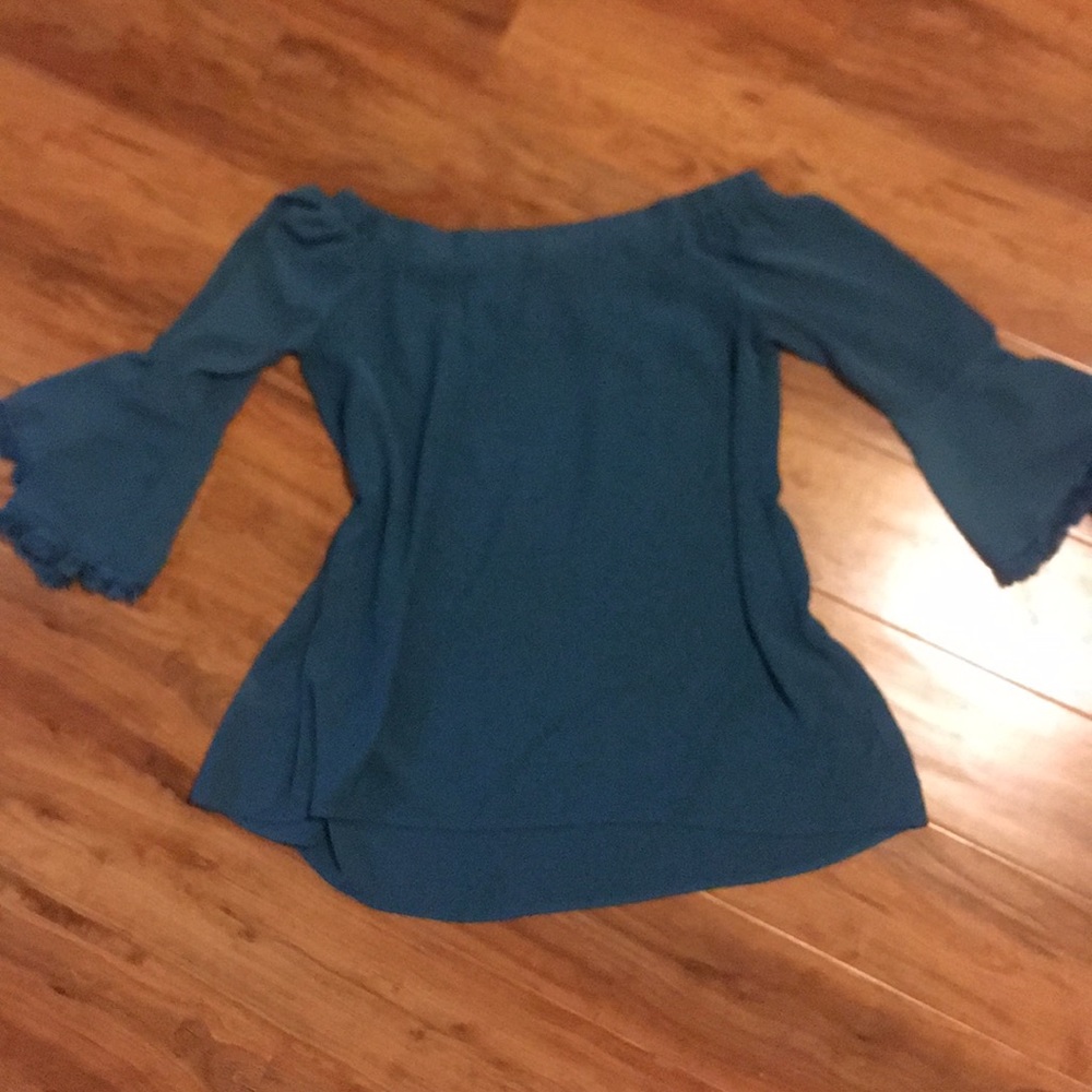 Off shoulder blue float top. Very flattering.